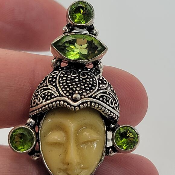Vintage Carved Face Ring with Peridot Accents,  Silver Jewelry - Picture 2 of 10
